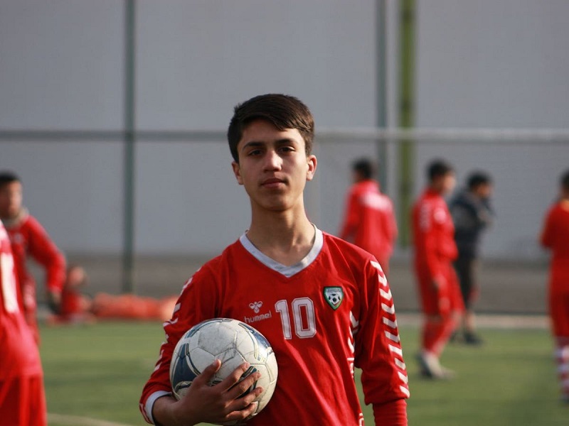 Afghan Footballer Zaki Anwari dies after falling from a plane fleeing for  fear of Taliban