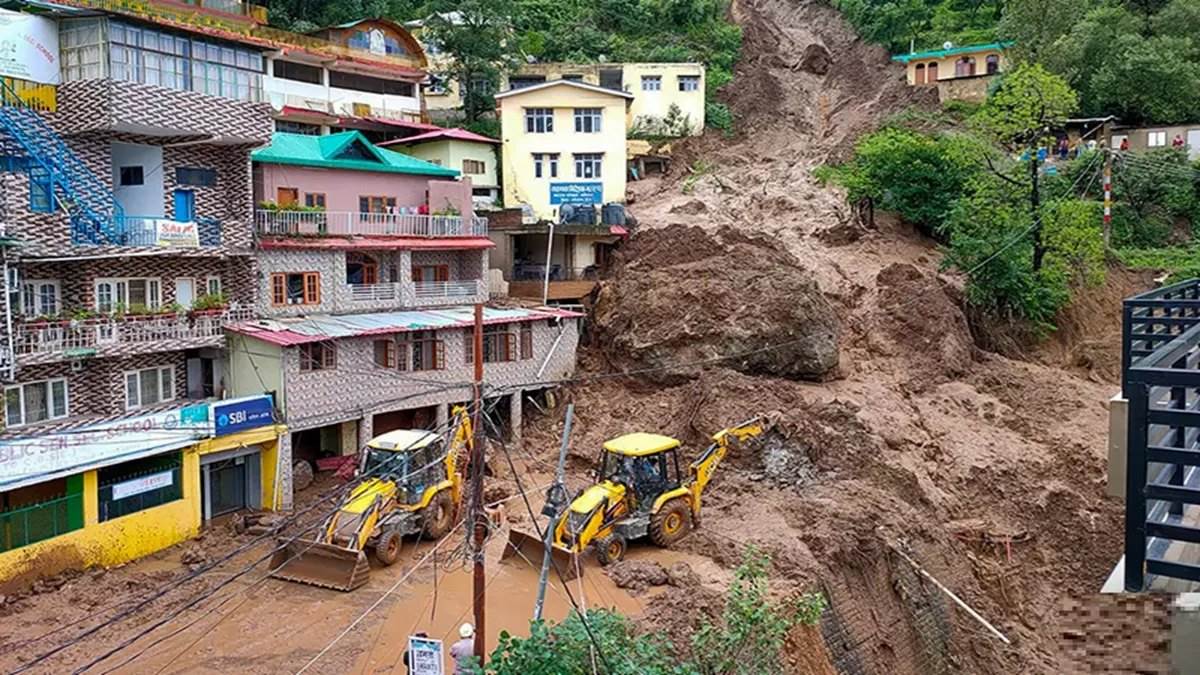 हिमाचल में बादल फटा, कुल्लू-मंडी में भारी तबाही; जम्मू-कश्मीर में मरने वालों का आंकड़ा 66 तक पहुंचा