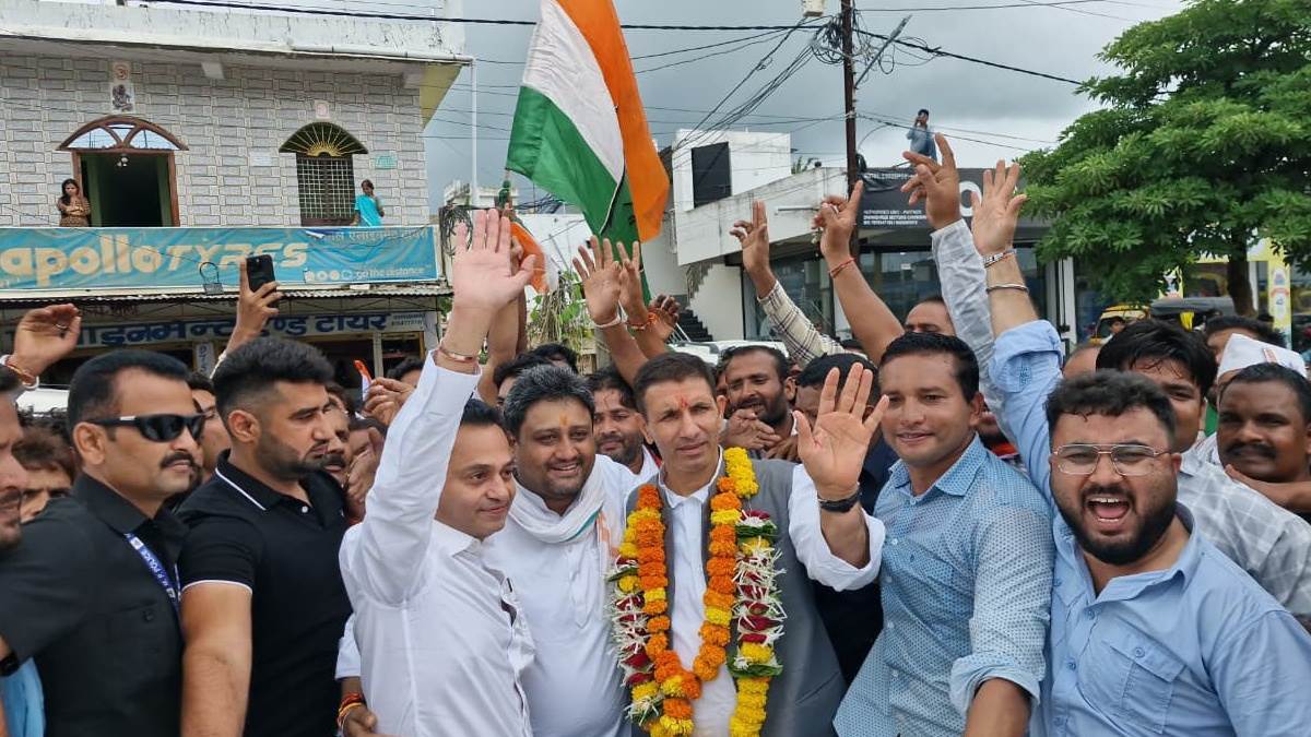 प्रदर्शन में 25 हजार से अधिक किसान जुटे। महत्वपूर्ण यह भी है कि जीतू पटवारी और उमंग सिंघार ने पहुंचकर यह स्पष्ट कर दिया कि कांग्रेस की जड़ें छिंदवाड़ा में गहरी हैं और कमल नाथ के नेतृत्व में एक बार फिर पार्टी यहां खोया मुकाम हासिल करेगी। कांग्रेस ने खाद संकट को लेकर रैली निकाली और कलेक्ट्रेट के बाहर धरना दिया।  