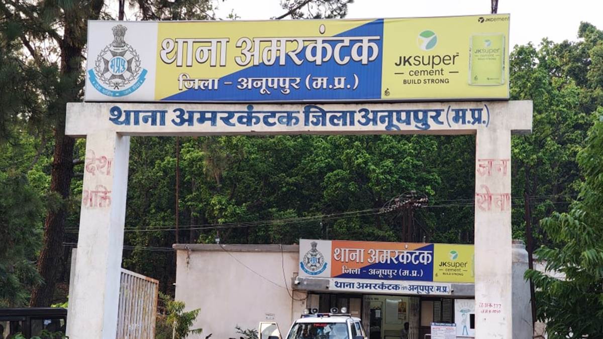 अमरकंटक में पति ने खाना समय पर नहीं देने पर पत्नी को मारी कुल्हाड़ी, फिर अगले ही दिन लगा ली फांसी
