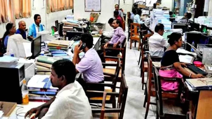 8th Pay Commission से पहले सरकारी अधिकारियों की रातोंरात चांदी, बिना प्रमोशन मिलेगी हाई लेवल सैलरी!