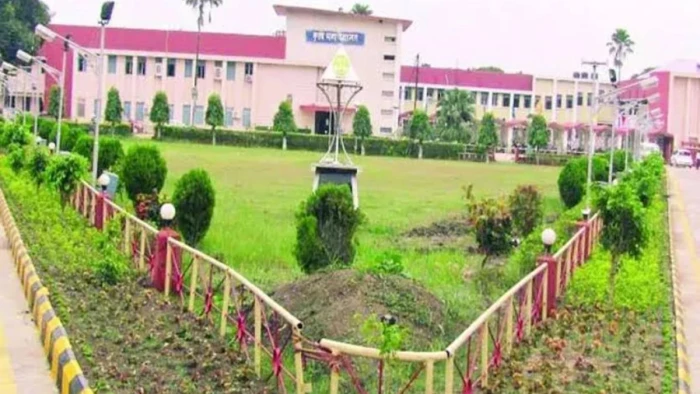 छत्तीसगढ़ में परीक्षा से 2 घंटे पहले वाट्सएप पर पहुंचा पेपर, IGKV में परीक्षा रद, इन कॉलेजों के विद्यार्थी प्रभावित