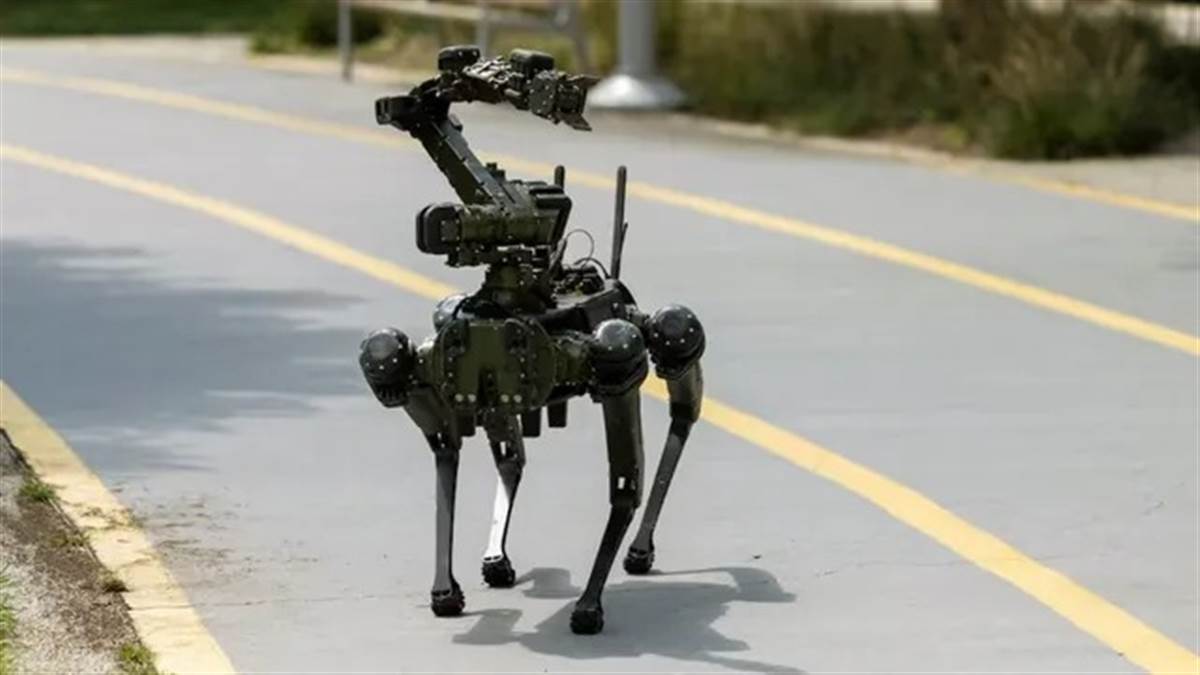 रोबोटिक्स में अमेरिका को पछाड़ रहा चीन... DARPA की तकनीक से बने 'रोबोट डॉग्स', पेंटागन ने लगाए प्रतिबंध