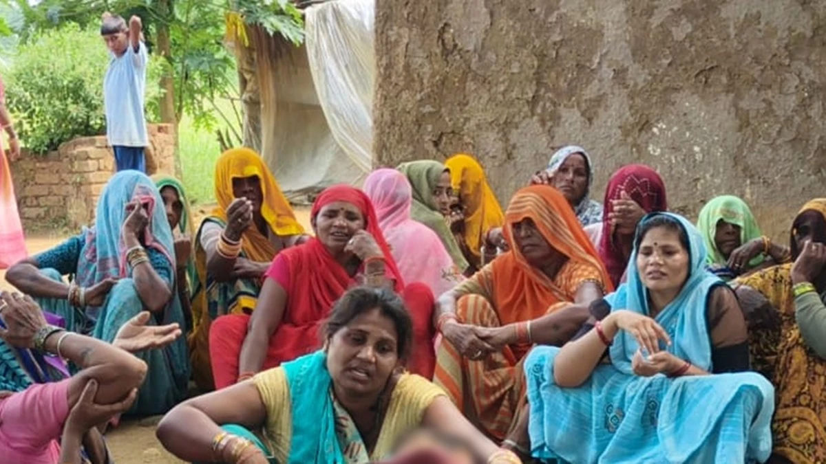 छतरपुर में एक ही परिवार के 4 लोगों ने खाया जहर, पिता-बेटे की मौके पर मौत; लोन वसूली के दबाव से जुड़ा मामला