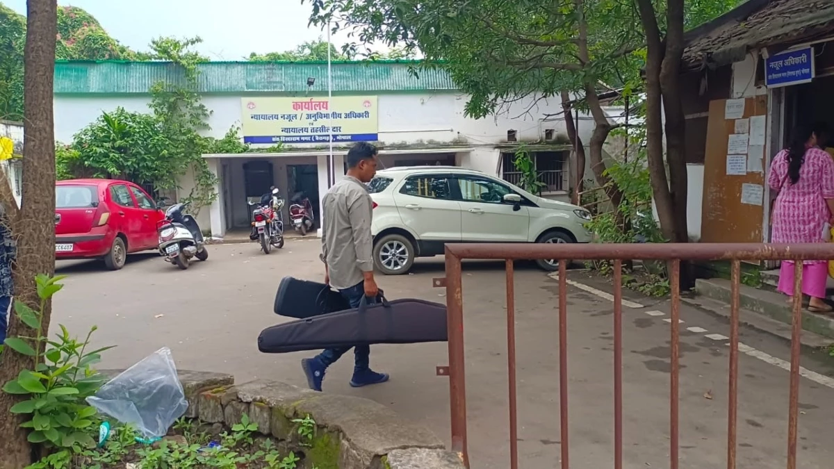 मध्यप्रदेश में हथियारों का बड़ा फर्जीवाड़ा... 30 शूटर्स के शस्त्र लाइसेंस निलंबित, खेल की आड़ में बेच रहे थे बंदूक-कारतूस