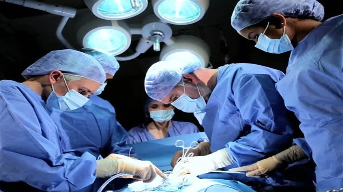 एम्स भोपाल ने दिल की दुर्लभ बीमारी का किया सफल इलाज, हाइब्रिड स्टेंट से मरीज की दिल की नस हुई सुरक्षित