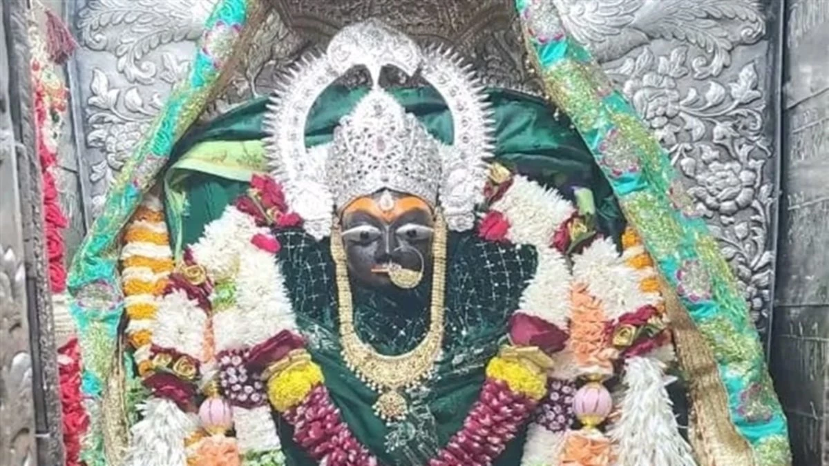मैहर के मां शारदा मंदिर पर विवादित पोस्ट, आस्था पर प्रहार से मचा बवाल