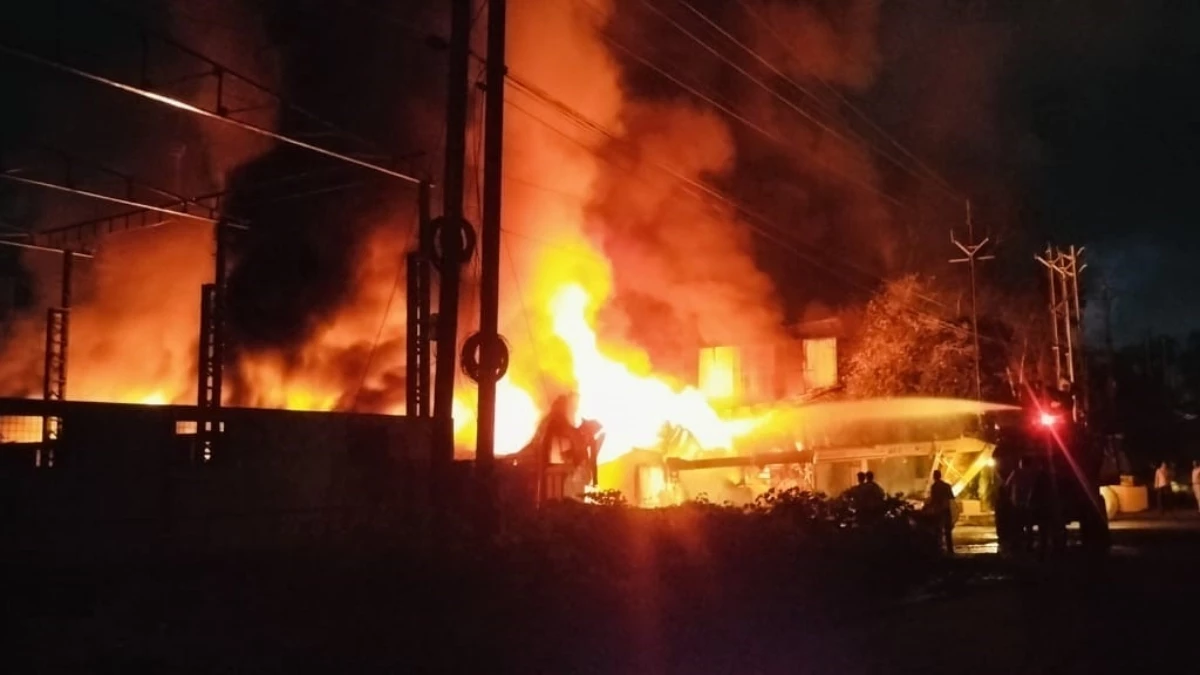 मंडीदीप फोम फैक्ट्री में भीषण आग, भोपाल-नर्मदापुरम से बुलाई गईं दमकलें