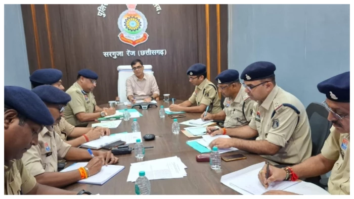 अंबिकापुर आईजी बोले - हथियार लहराया, चाकूबाजी की तो सीधे जेल, बदमाशों पर कसें नकेल