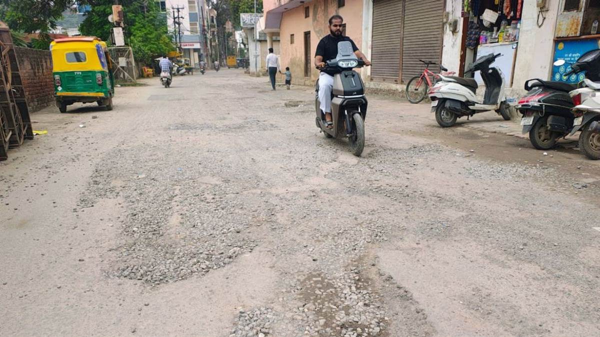 ग्वालियर की बदहाल सड़कों और व्यवस्थाओं पर प्रभारी मंत्री तुलसीराम सिलावट करेंगे समीक्षा, हाई कोर्ट की जांच में फेल हुईं थीं सड़कें