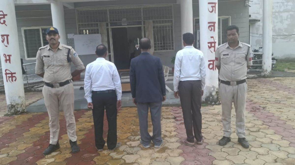 सीधी में लालच देकर धर्म परिवर्तन का आरोप, तीन लोगों पर मामला दर्ज, प्रचार...
