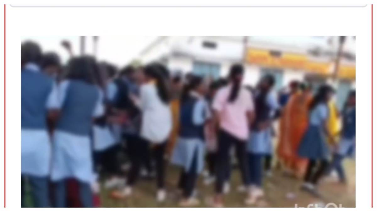 बलरामपुर के स्कूल में द्विअर्थी गाने पर छात्र-छात्राओं के डांस का वीडियो सोशल...