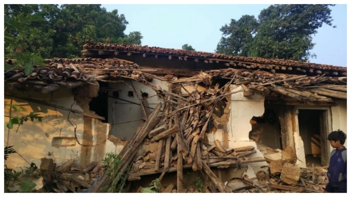 12 हाथियों का नया दल पहुंचने से अंबिकापुर के उदयपुर रेंज में हुए 27 हाथी, घरो में किया तोड़फोड़