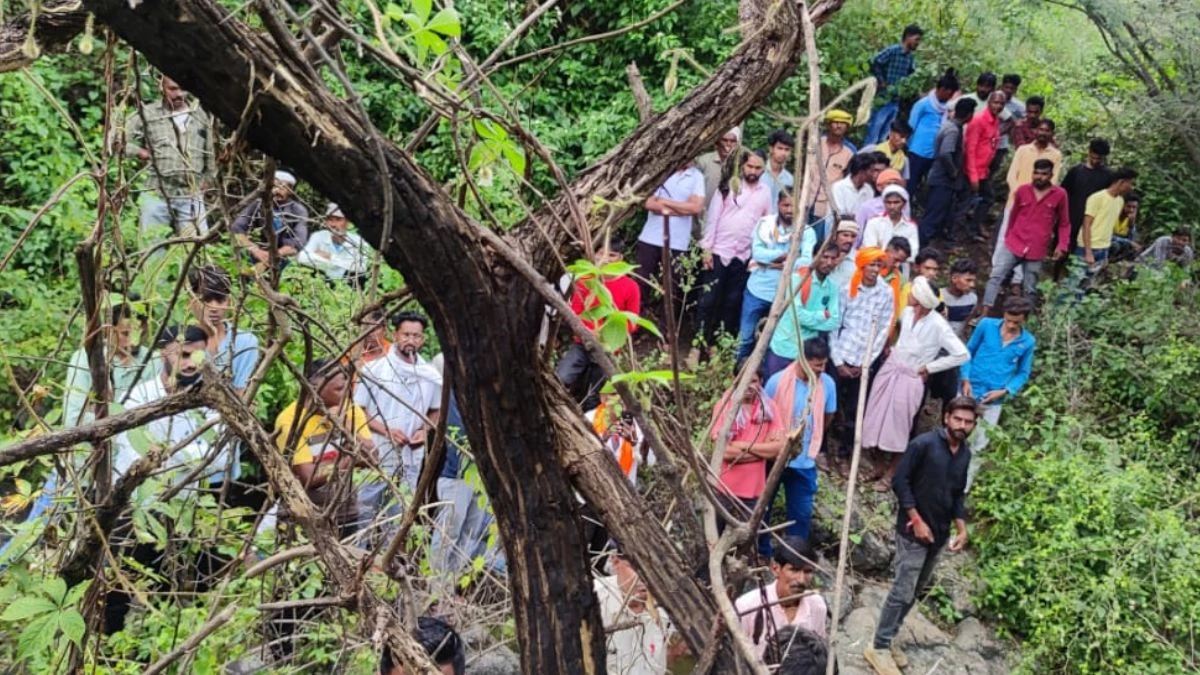 बड़वानी में सगाई के बाद युगल जोड़े ने लगाई फांसी, दोनों के शव जंगल में पेड़ से लटके मिले