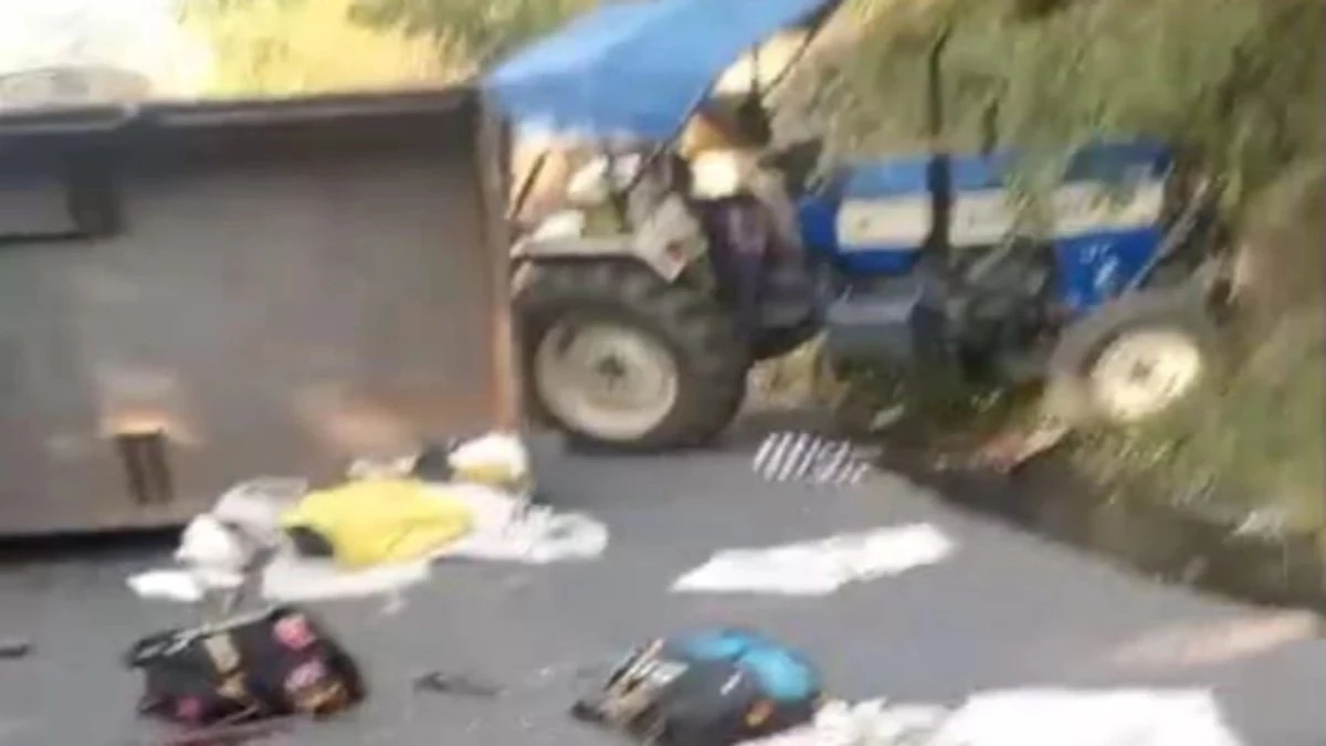 MP: झाबुआ के दात्याघाटी में ट्रैक्टर-ट्राली पलटी, तीन की मौत और 20 से ज्यादा घायल
