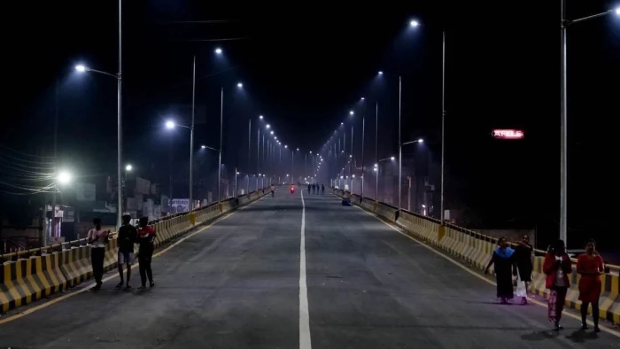 ग्वालियर में 10 हजार स्ट्रीट लाइटें बंद, गलियों से मुख्य सड़कों तक अंधेरा; सप्लाई की गलती ने बढ़ाई मुसीबत
