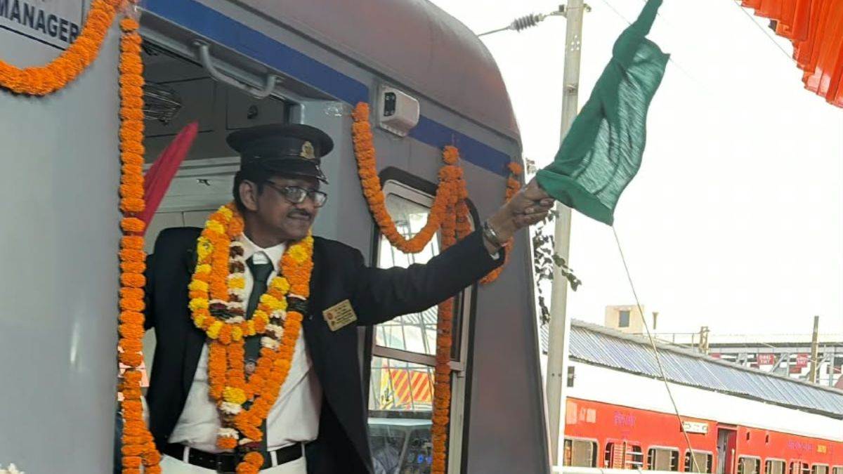 छत्तीसगढ़ में दशहरा पर्व पर दो नई रेल सेवाओं की शुरुआत, रावघाट-रायपुर ट्रेन में पहले दिन 410 यात्रियों ने किया सफर