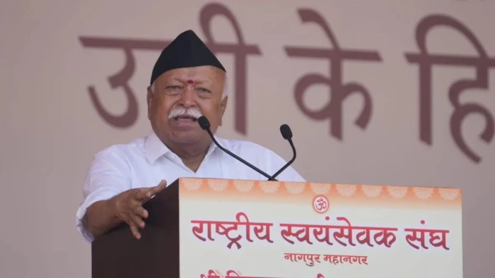 कैप्टन स्मित मच्छर की वीरता की मोहन भागवत ने की सराहना, विजयादशमी उत्सव में बोले- यही है सनातन संस्कारों की असली ताकत
