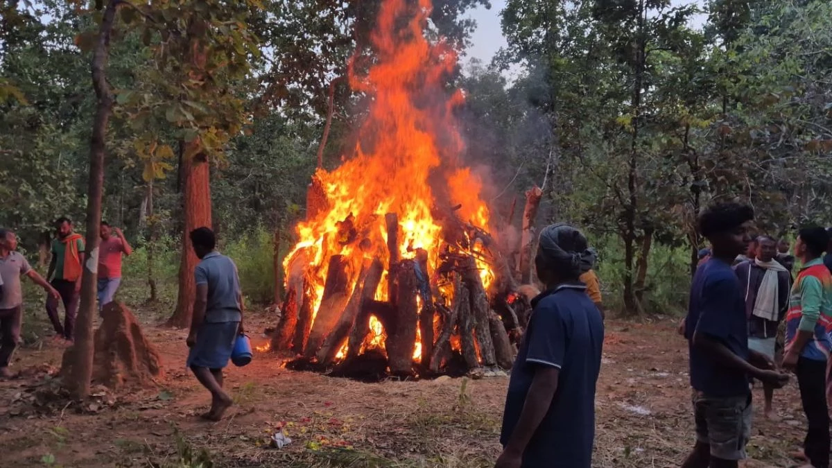 स्कॉर्पियो-ट्रक की जबरदस्त भिड़ंत में 5 की मौत, एक ही परिवार के बाप-पुत्र-भतीजे की एकसाथ जली चिता