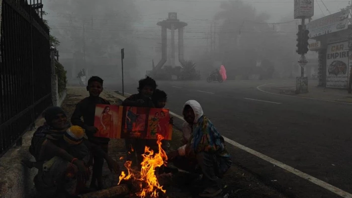 उत्तरी छत्तीसगढ़ में कोहरे का डबल अटैक, 10 मीटर दूर देखना भी हुआ मुश्किल, दिन में भी राहत नहीं