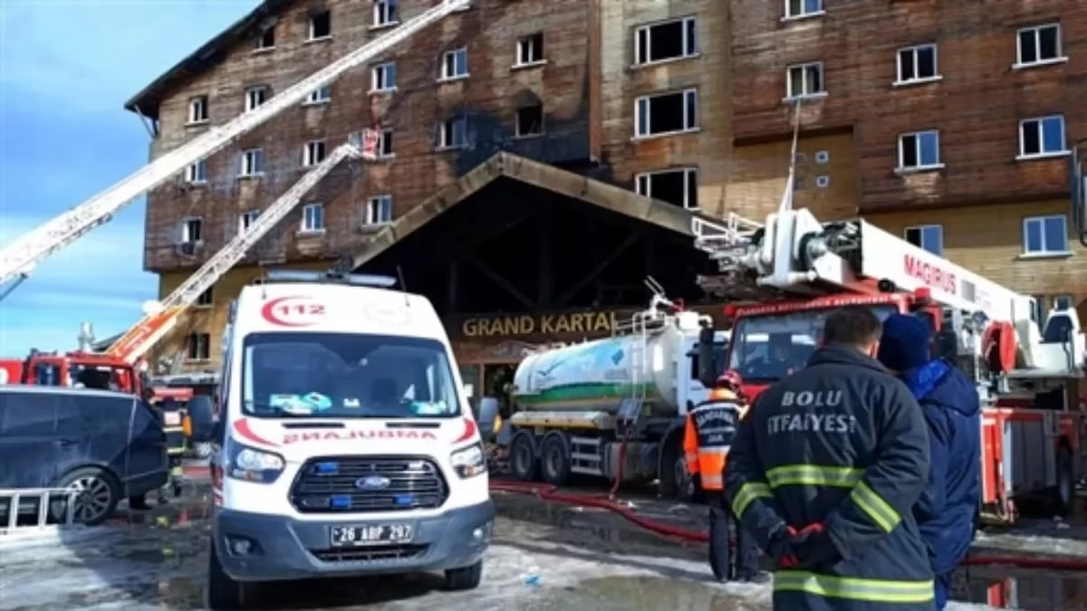 Turkey Resort Fire: तुर्किये में रिसॉर्ट में भयानक आग, 66 की मौत, खिड़कियों से चादर, रस्‍सी लटकाकर जान बचाकर भागे लोग