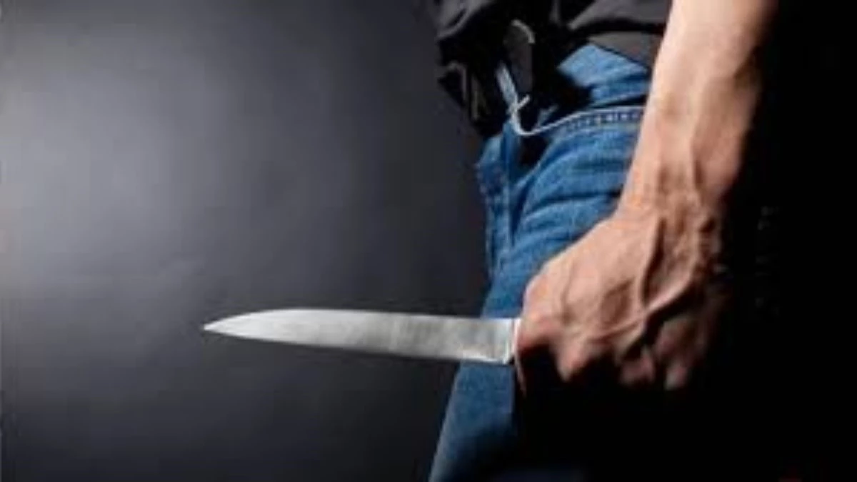इंदौर में खूनी रंजिश, दिन में हुई कहासुनी, रात को 18 साल के लड़के ने युवक के सीने में घोंपा चाकू