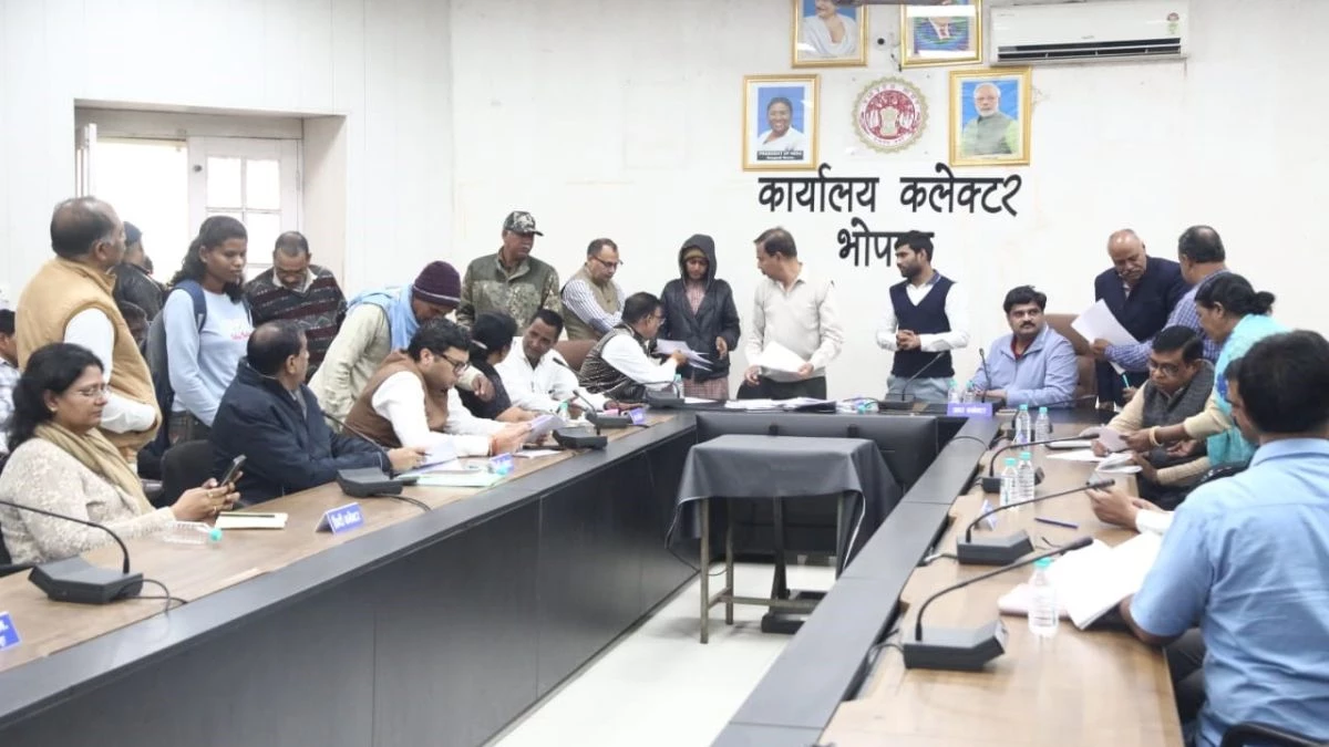 भोपाल में हेल्थ इंश्योरेंस के नाम पर लिए दस्तावेज, खाता खोल किया 5 करोड़ का फर्जीवाड़ा; जनसुनवाई में पीड़ित ने लगाई गुहार