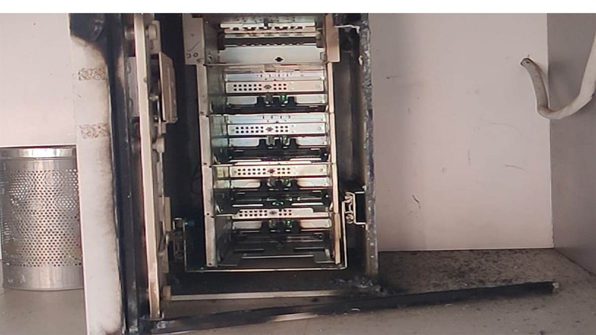 ATM Loot in Morena: जौरा कस्बे में एसबीआई का एटीएम काटा, 20 लाख से अधिक रकम चोरी का अनुमान