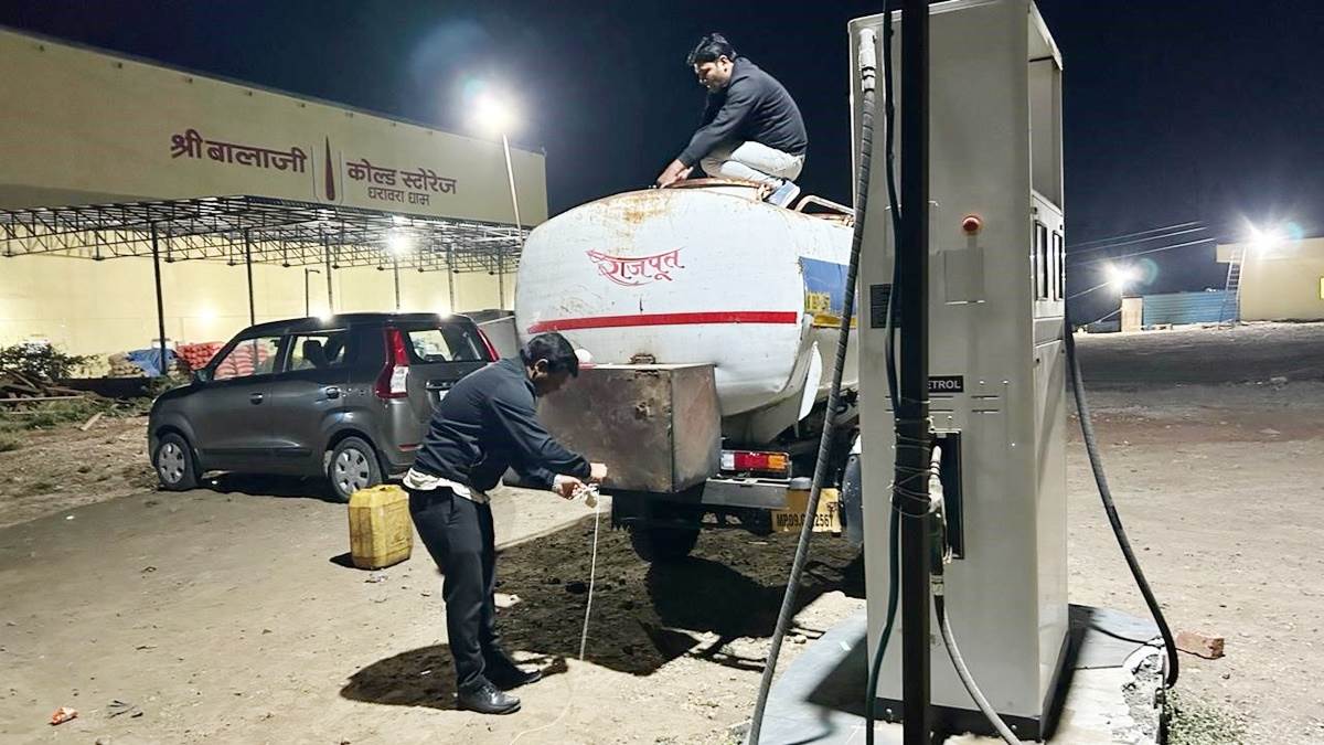 Indore News: इंदौर के देपालपुर में अवैध रूप से बायो डीजल बेचने वाले पंप पर कार्रवाई