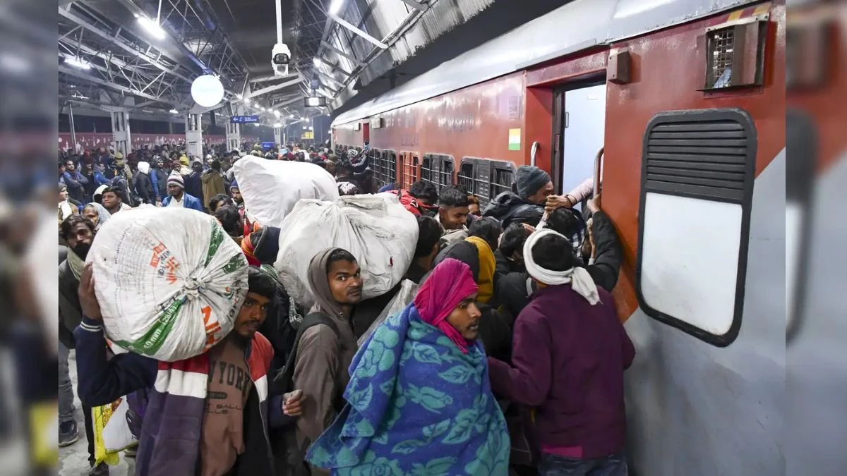 महाकुंभ के अंतिम चरण में बढ़ेगा श्रद्धालुओं का दबाव, एक्शन में रेलवे… ट्रेन के टाइम पर ही स्टेशन में मिलेगा प्रवेश