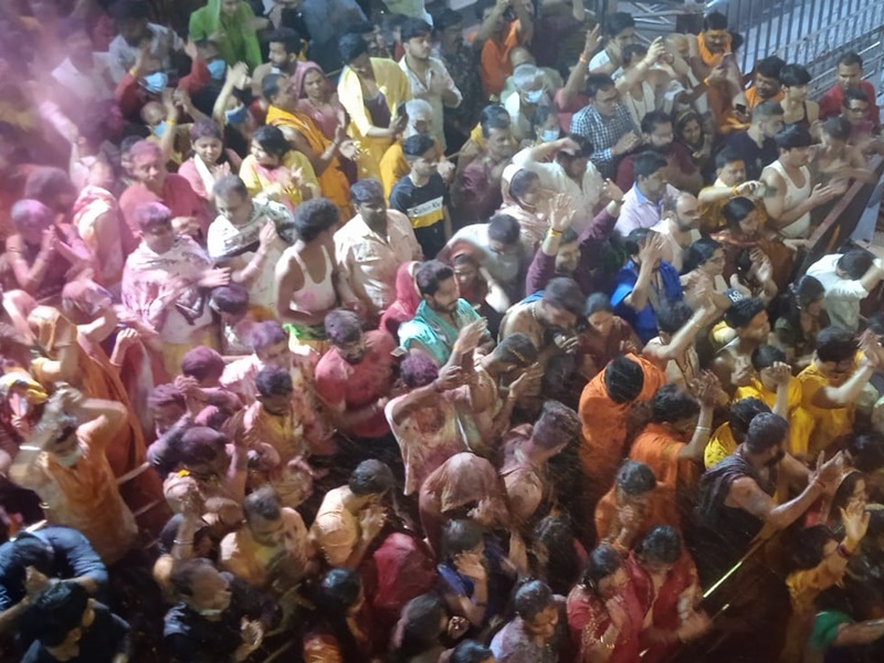 Ujjain News: Rangpanchami Mahakal Temple Live 2022: महाकाल के आंगन में छाया रंगपंचमी का उल्लास सबसे पहले भगवान को लगाया रंग - Naidunia.com