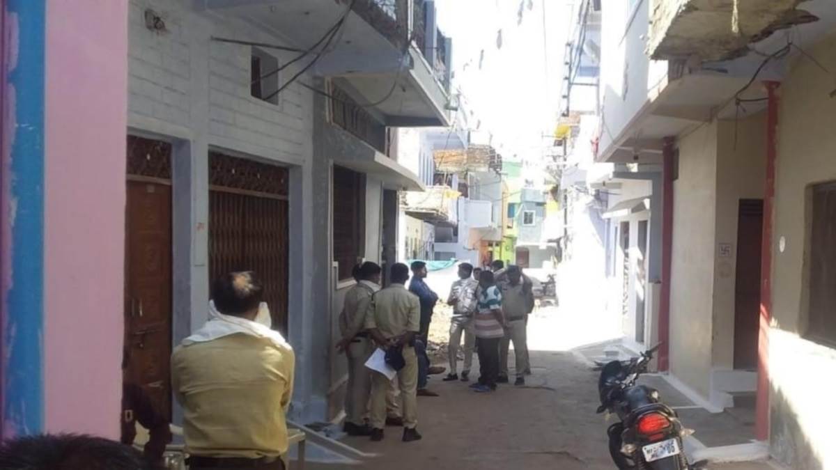 Sagar News: दो दिन से घर के शौचालय में पड़ी रही भाई की लाश, बड़े को पता ही नहीं चला