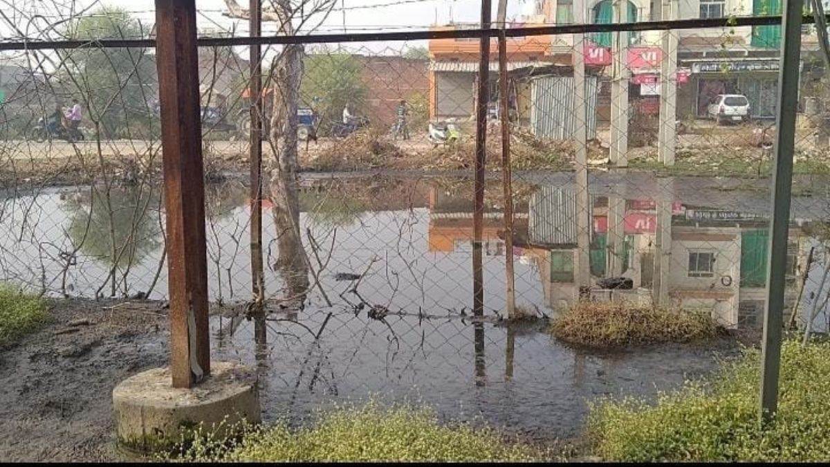 Morena News: बिजली कार्यालय और सब स्टेशन परिसर में भर रहा नालों का पानी, करंट फैलने का खतरा