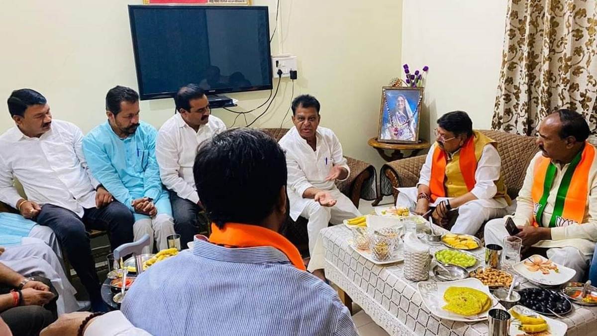 Chhindwara News : पूर्व मंत्री के निवास पर पहुंचे कैलाश विजयवर्गीय ने दिए चुनाव को लेकर आवश्यक दिशा निर्देश