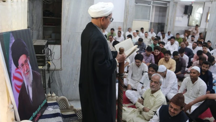 भोपाल में मनाई गई 'काली ईद', खामेनेई की मौत पर लोगों का फूटा गुस्सा, बांह पर काली पट्टी बांधकर पढ़ी नमाज