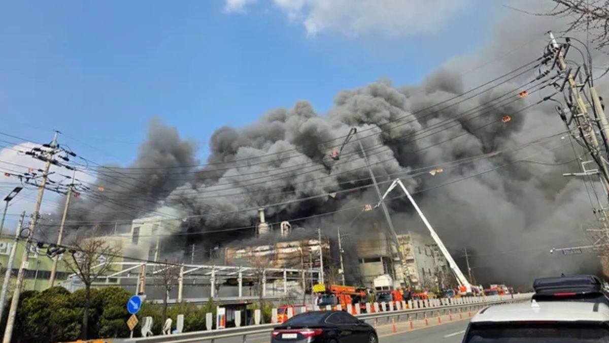 दक्षिण कोरिया में कार पार्ट्स फैक्ट्री में आग लगने से 10 कर्मचारी जिंदा जले, 59 घायल