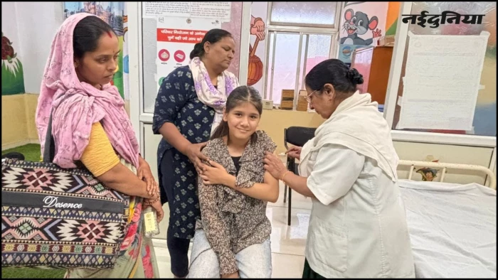 इंदौर में HPV वैक्सीन पर अफवाहों का साया; आशा कार्यकर्ताओं से लोग कह रहे- लिखकर गारंटी दो, बच्ची को कुछ नहीं होगा, तभी लगवाएंगे