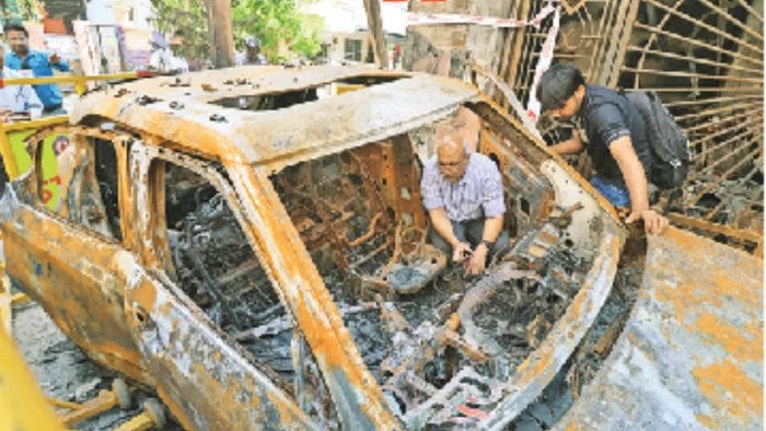 इंदौर अग्निकांड: ओवर चार्जिंग से बम की तरह फटी थी ईवी कार की बैटरी, डिजिटल डेटा से खुला राज