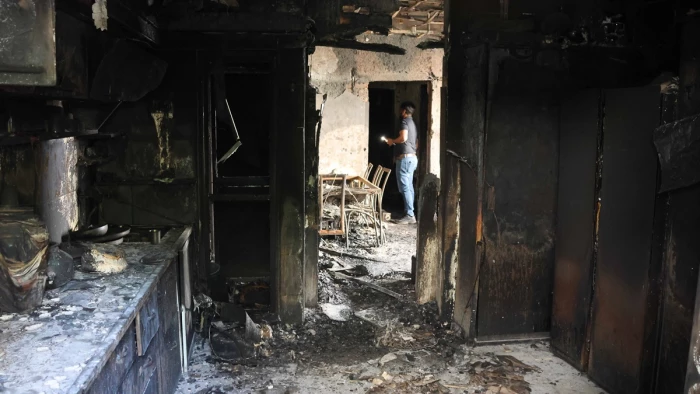 इंदौर अग्निकांड की पुलिस जांच, दो शव नीचे, दो ऊपर और चार बीच में मिले थे