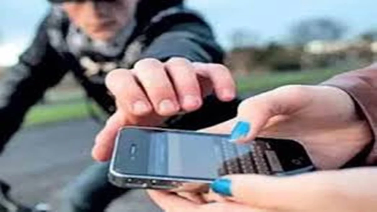 भोपाल में आईएसबीटी के सामने इंदौर के साॅफ्टवेयर इंजीनियर से मोबाइल लूटा