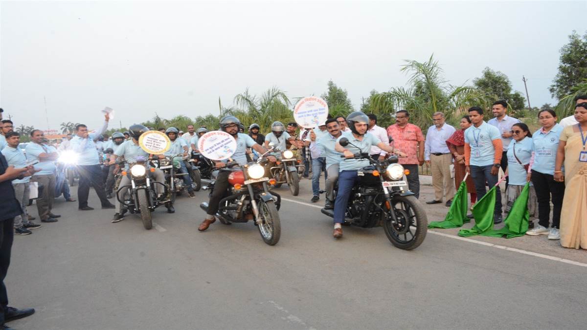 Janjgir-champa News : चौक-चौराहों में गूंजा कोसा कांसा कंचन वोट करेगा जन-जन