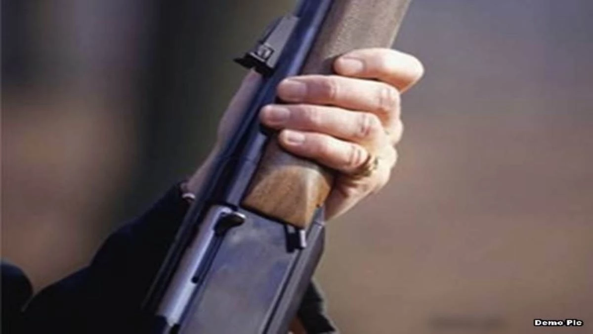 The hunters were cutting Sambhar's neck, then the police reached and scared them by showing a gun and escaped