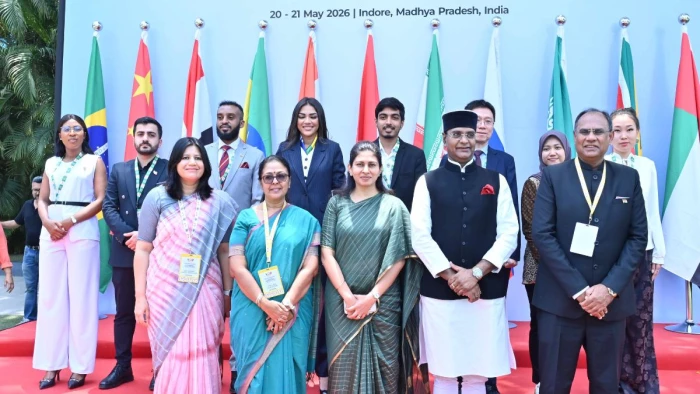 इंदौर में ब्रिक्स मीटिंग: डॉ. मनसुख मांडविया बोले- ब्रिक्स देशों में दुनिया की आधी आबादी, यह है ताकत इंदौर में ब्रिक्स मीटिंग: डॉ. मनसुख मांडविया बोले- ब्रिक्स देशों में दुनिया की आधी आबादी, यह है ताकत
