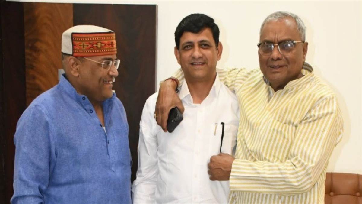 पानी से सियासत में लगी आग: इंदौर के महापौर पुष्यमित्र भार्गव से मिलने पहुंचे विधायक महेंद्र हार्डिया बोले- मैं नाराज नहीं, जल प्रबंधन पर जताया संतोष