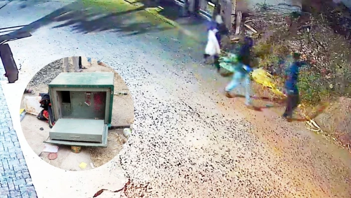 धार में तिजोरी उठा ले गए चोर, किसान के घर से 60 लाख कीमत के सोने-चांदी के आभूषण व नकदी चोरी