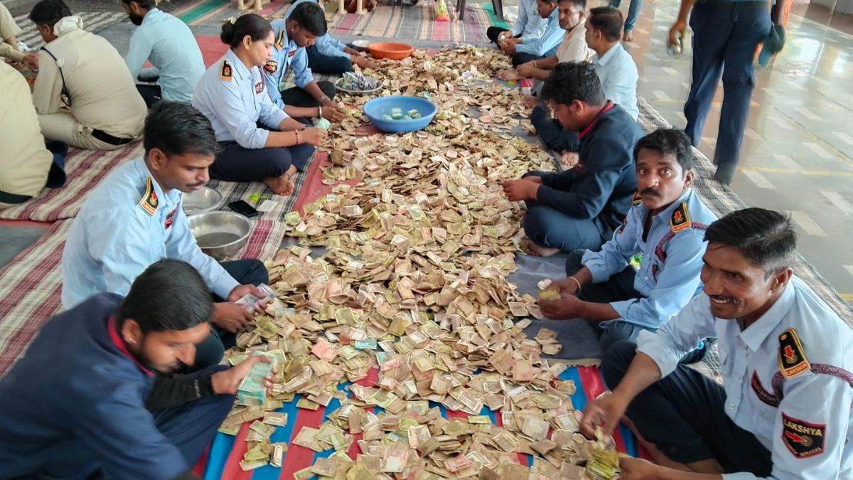 मंदसौर के प्रसिद्ध पशुपतिनाथ मंदिर की खुलीं दान पेटियां... पेटी से जॉर्डन, नेपाल, थाईलैंड, केन्या के नोट व सिक्के निकले
