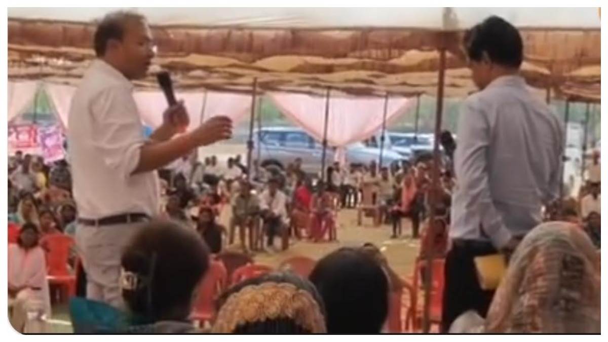कलेक्टर का अनोखा अंदाज: मंच से कृषि अधिकारी को दिलाई कसम, रोकेंगे खाद की कालाबाजारी
