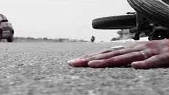 तेज रफ्तार बोलेरो ने मारी टक्कर, भाई के सामने बाइक सवार युवक की तड़प-तड़पकर मौत