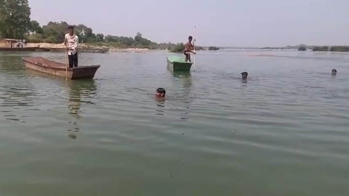 देवास में नर्मदा नदी में नहाने गए 3 किशोर गहरे पानी में डूबे, तीनों की मौत;...