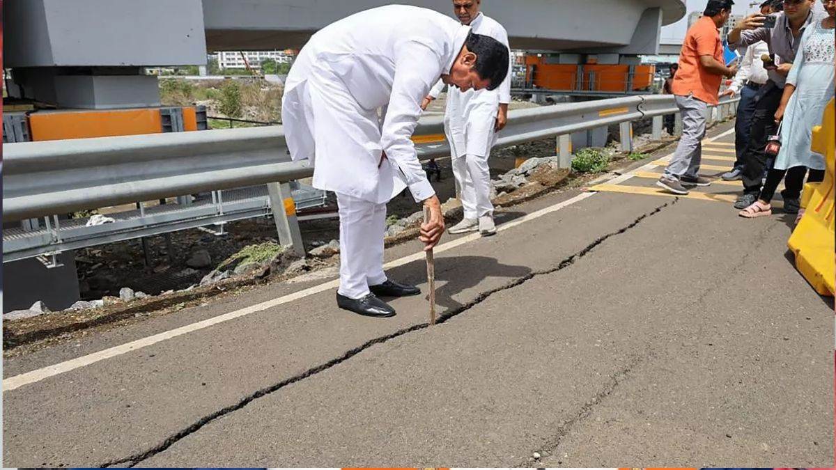 अटल सेतु पर गरमाई राजनीति, कांग्रेस ने पुल में दरार की फोटो डाली, प्रोजेक्ट हेड ने कहा- अफवाह फैला रहे